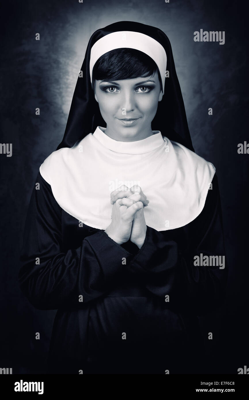 Nun hi-res stock photography and images - Alamy