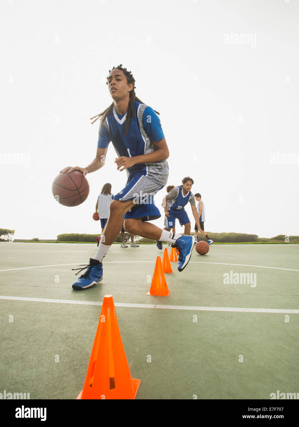 Basketball team doing drills at practice Stock Photo - Alamy