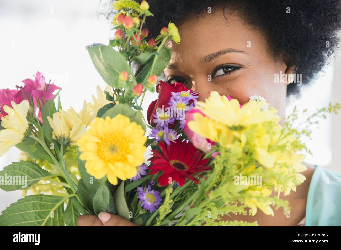 African American woman holding bouquet of flowers Stock Photo - Alamy