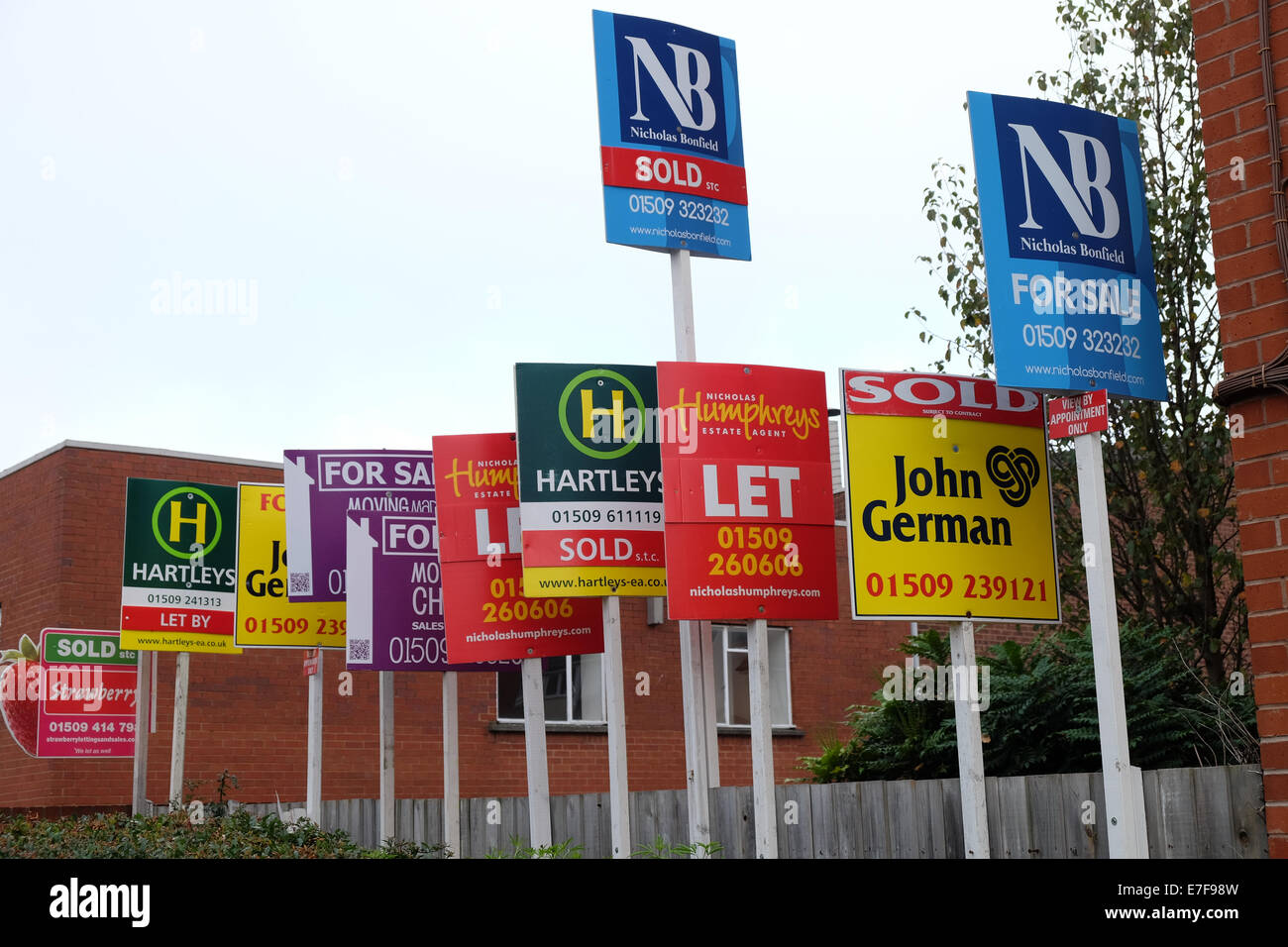 Estate agents boards hires stock photography and images Alamy