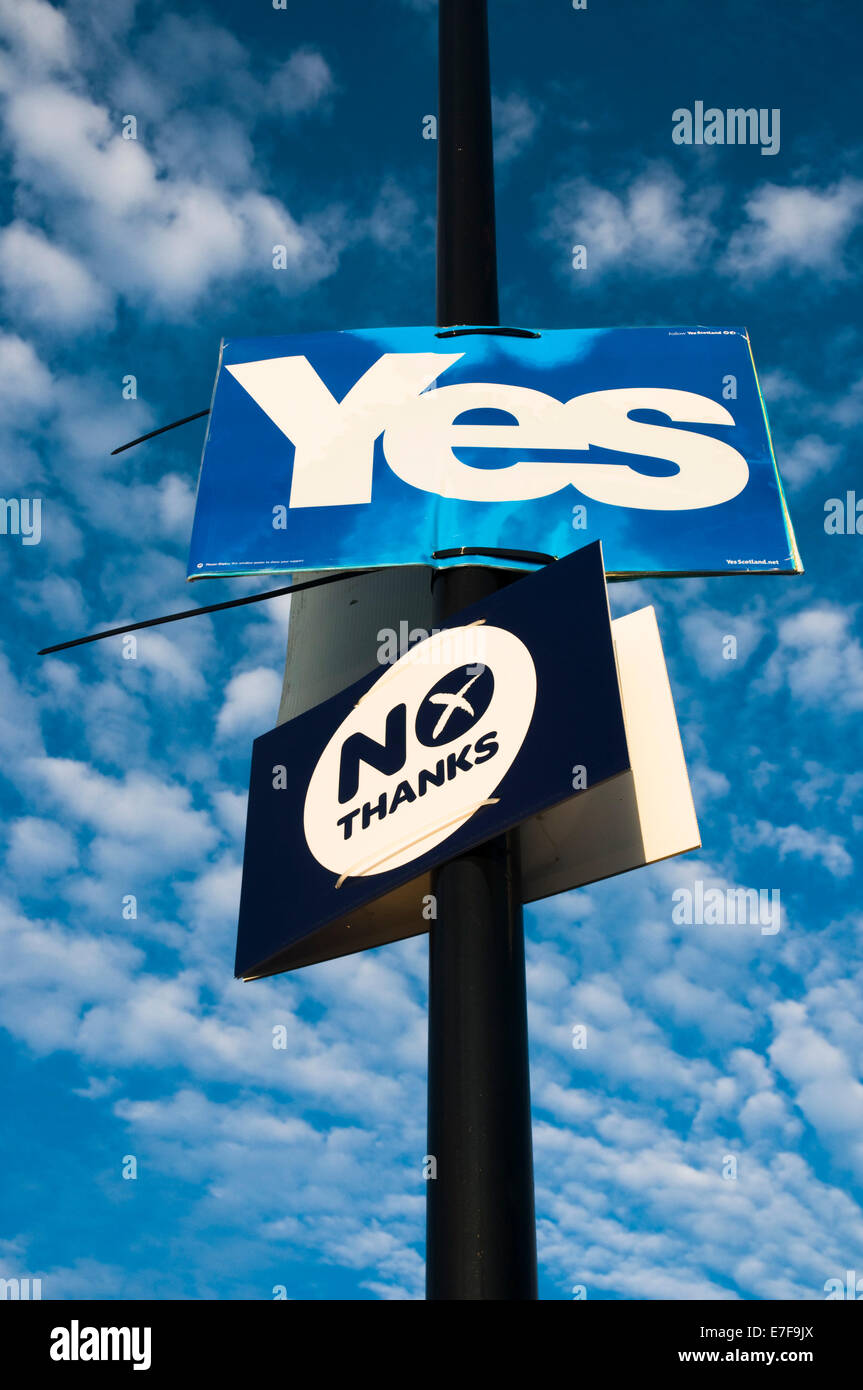 Yes and No signs displayed on a lamp post in Portree, isle of Skye ...
