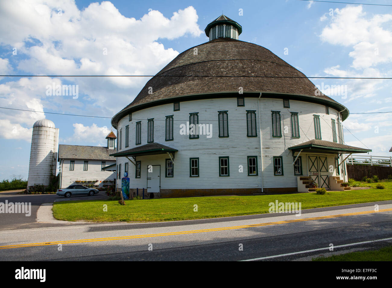 The Round Barn Stock Photos The Round Barn Stock Images Alamy
