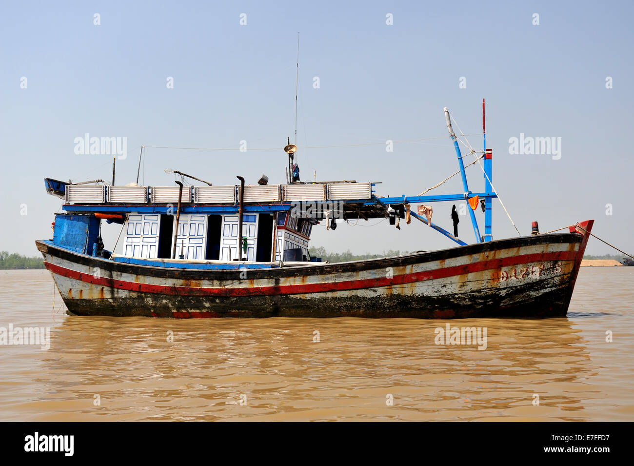 Wooden hulled boat on the Mekong River, Ben Tre province, Vietnam Stock Photo