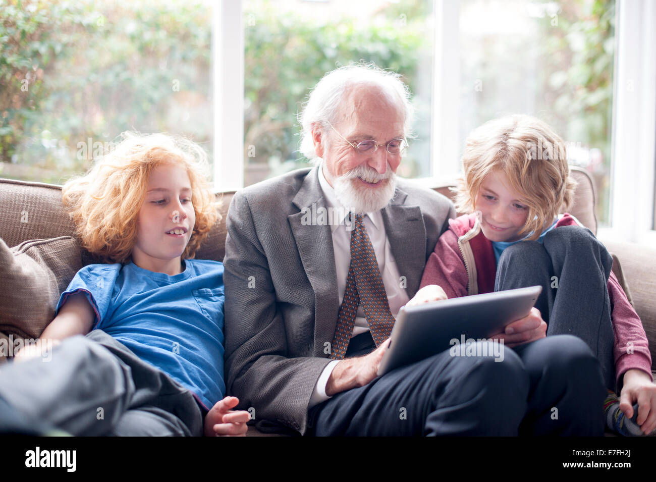 Intergenerational learning hi-res stock photography and images - Alamy