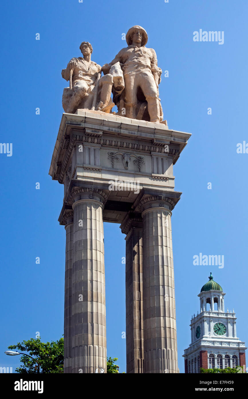 Denver, Colorado - A monument at the entrance to City Park depicts two miners. Stock Photo