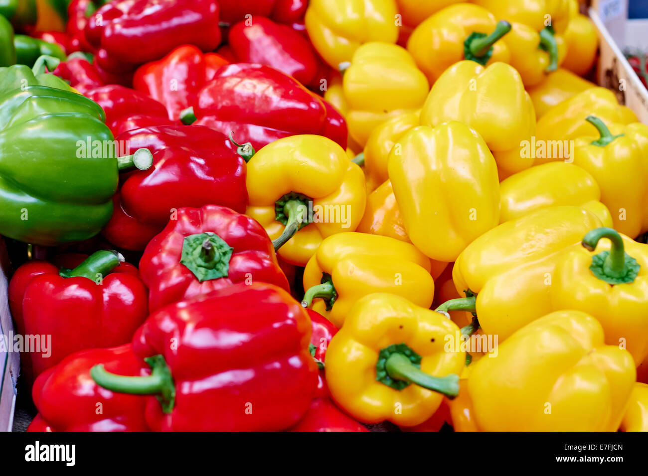 Colourful peppers and vegetables at the market Stock Photo - Alamy