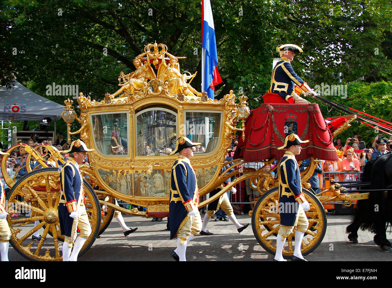 The Hague. 16th Sep, 2014. Photo taken on Sept. 16, 2014 shows the golden carriage of the Dutch royal family during the annual parade on the Prince Day or the Budget Day, in the Hague, the Netherlands. Credit:  Sylvia Lederer/Xinhua/Alamy Live News Stock Photo
