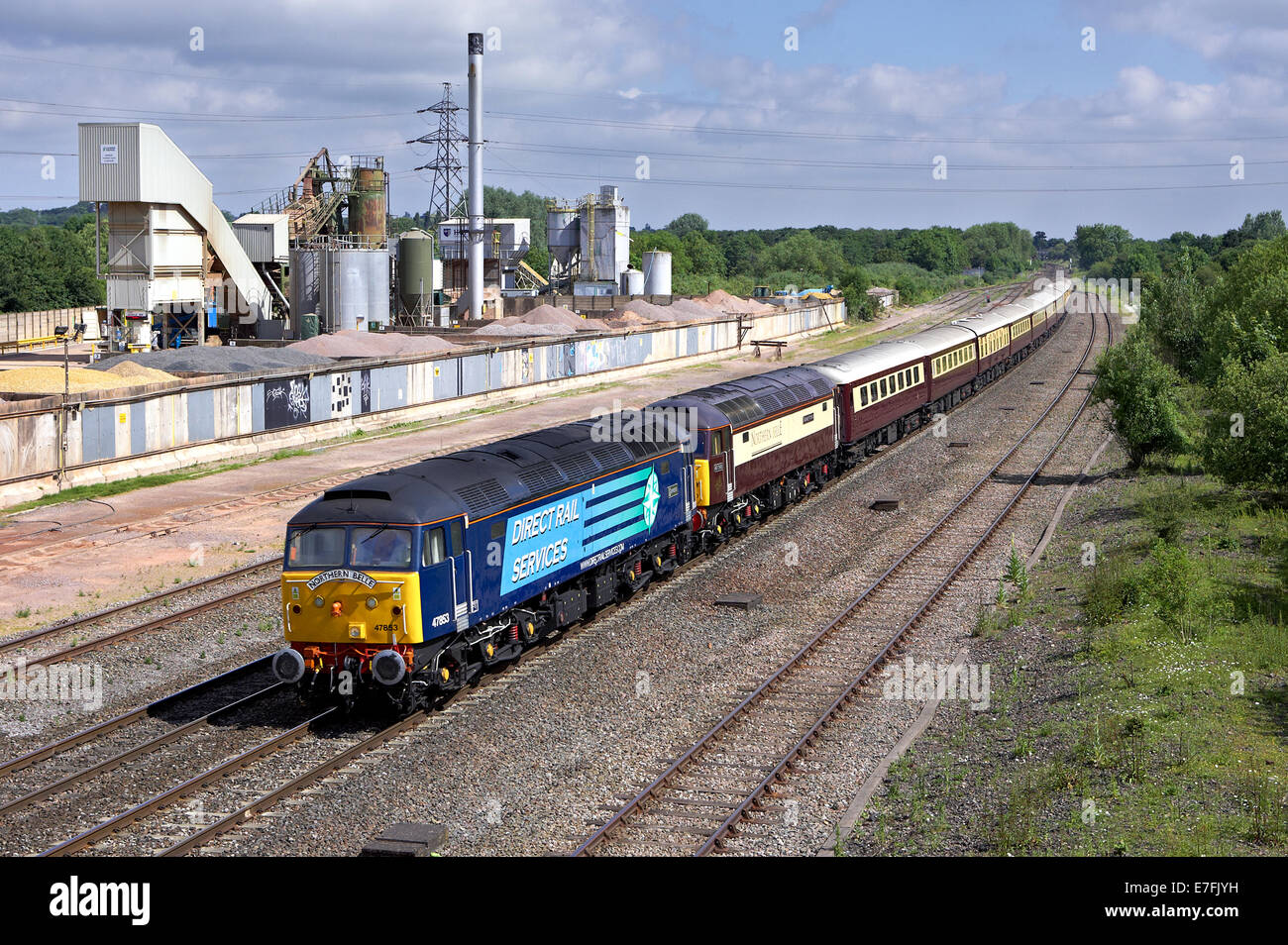 47853 & 47790 pass through Banbury with 1Z67 Manchester Victoria to Bath Spa Northern Belle on 21/06/14. Stock Photo