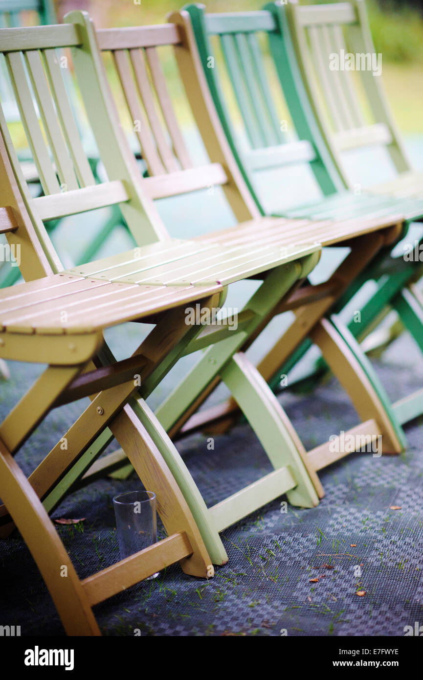 Folding wooden outdoor chairs at a wedding reception Stock Photo - Alamy