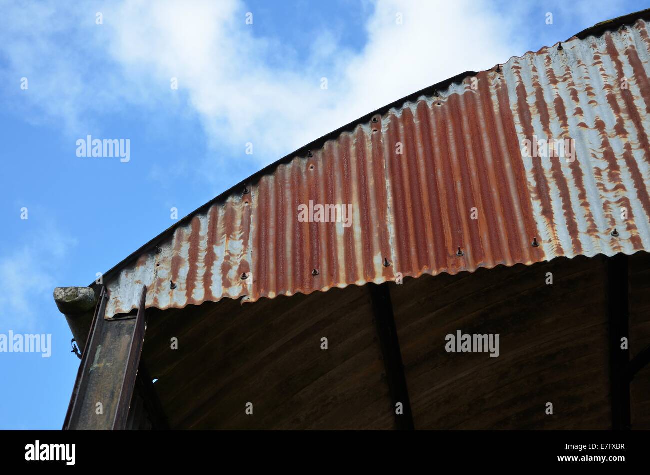 Disused corrugated iron farm building Stock Photo Alamy