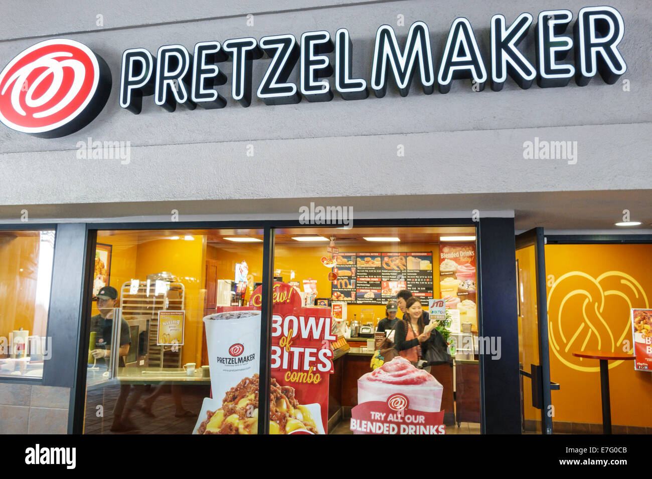 Hawaii,Oahu,Hawaiian,Honolulu,Ala Moana Center,centre,mall,Pretzelmaker