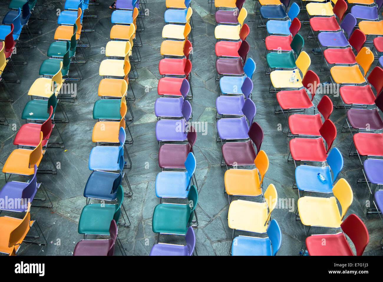 Empty rows of seats hi-res stock photography and images - Alamy