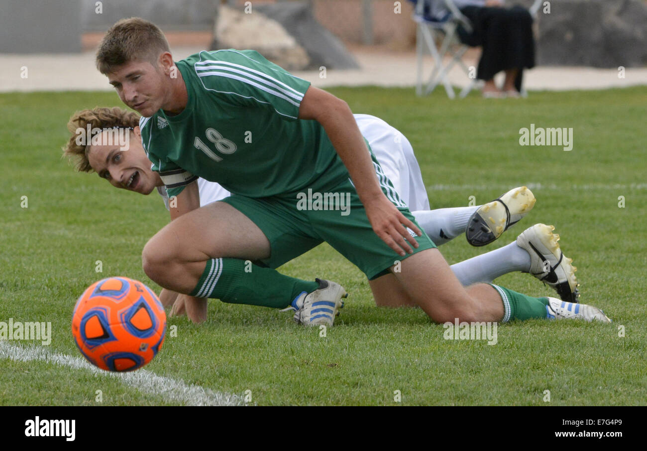 Usa. 16th Sep, 2014. SPORTS -- Volcano Vista's Parker Conaway, left, and Albuquerque High's Alex Newell, 18, watch the ball as they hit the sod during the game at Volcano Vista on Tuesday, September 16, 2014. © Greg Sorber/Albuquerque Journal/ZUMA Wire/Alamy Live News Stock Photo
