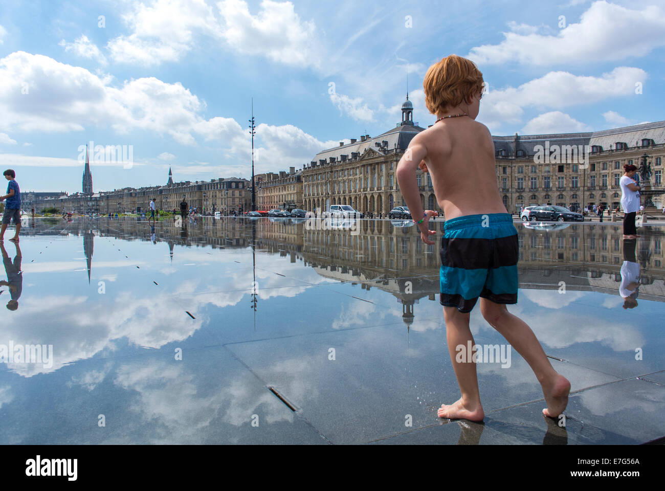 Bordeaux Burgundy France Street Scenes People Enjoying Miroir D Eau De Bordeaux Public Water Fountain Mirror Near The Bourse Baby Playing Stock Photo Alamy