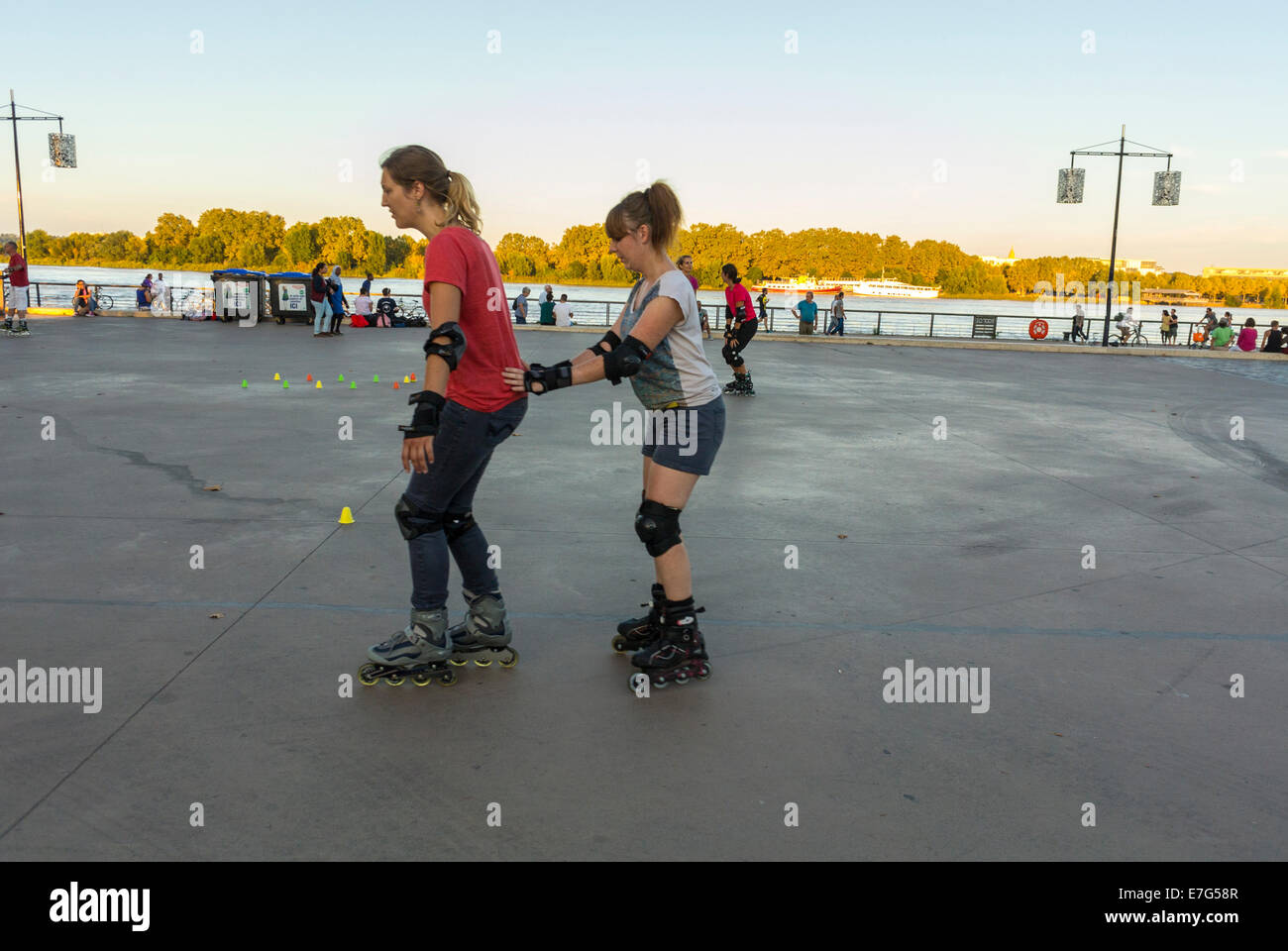 Roller skating teens hi-res stock photography and images - Alamy