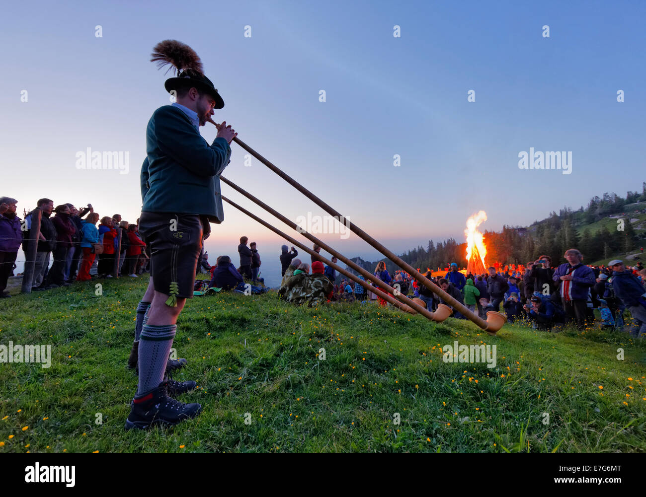 Alphorn players and bonfires, summer solstice festival at the Kampenwand, Aschau im Chiemgau, Chiemgau Alps, Upper Bavaria Stock Photo