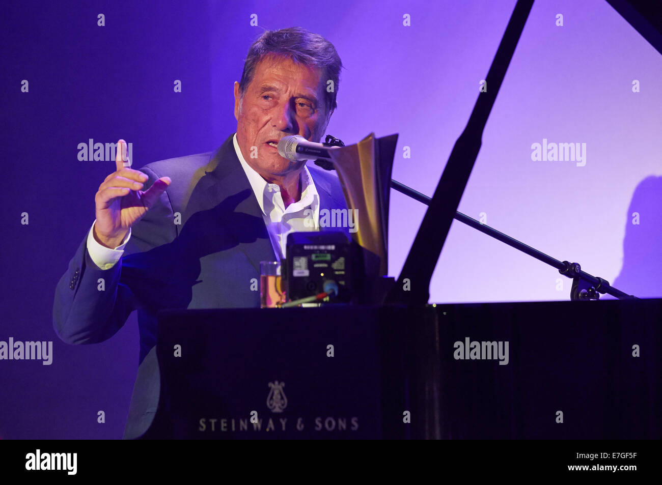 German singer Udo Juergens performs during the 'Mein Star des Jahres ...