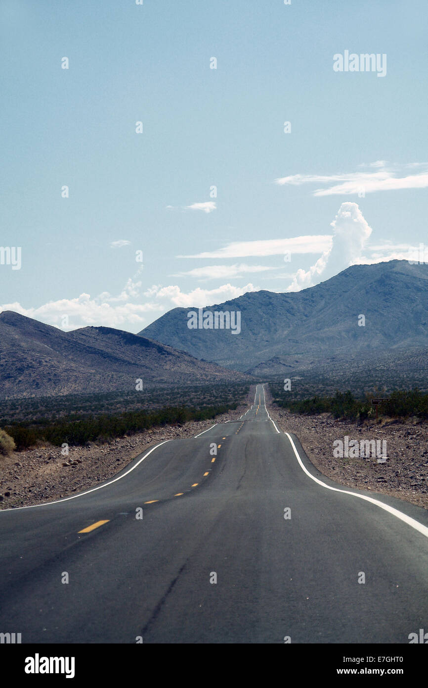 Car crossing death valley hi-res stock photography and images - Alamy