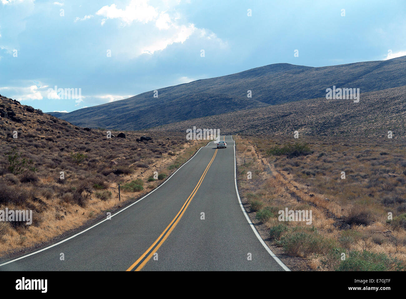 Car crossing death valley hi-res stock photography and images - Alamy