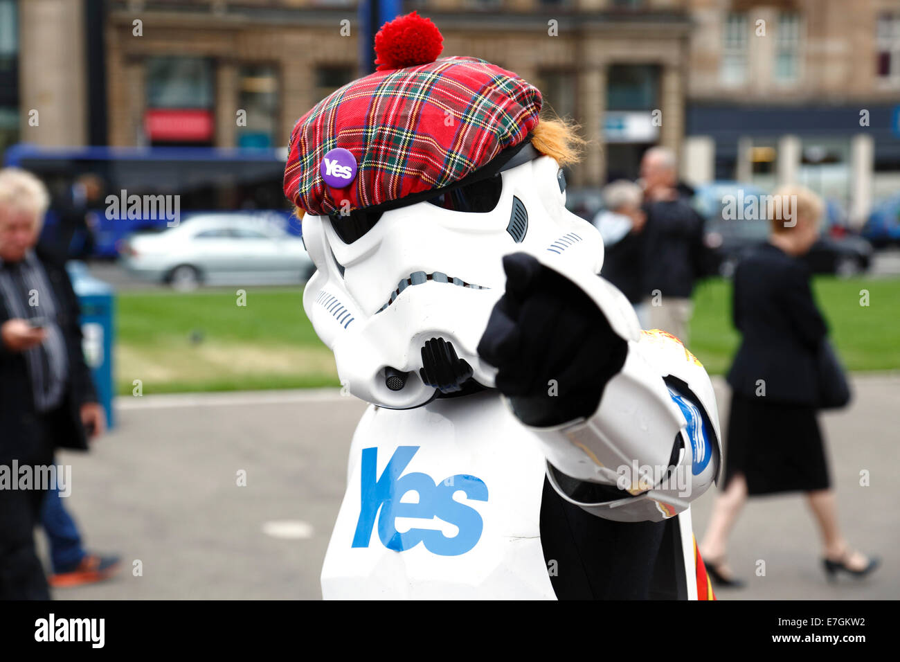 George Square, Glasgow, Scotland, UK, Friday, 19th September, 2014. On the day after Scotland Voted in the Independence Referendum Yes Supporters gather in the city centre Stock Photo