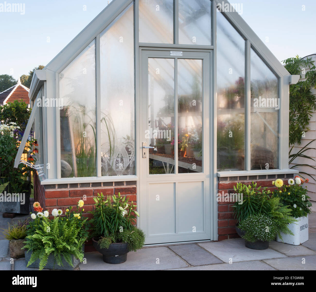 English greenhouse hi-res stock photography and images - Alamy