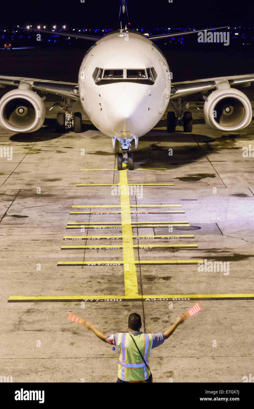 Hawaii,Hawaiian,Oahu,Honolulu,Honolulu International Airport,HNL,tarmac,gate,arriving flight,aircraft,commercial airliner airplane plane aircraft aero Stock Photo