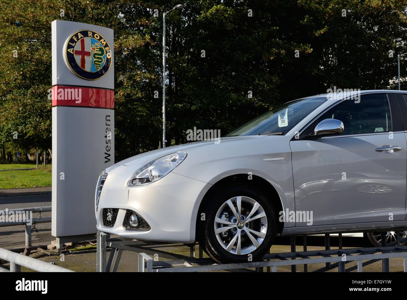 How to replace Alfa Romeo MiTo front brake pads & discs