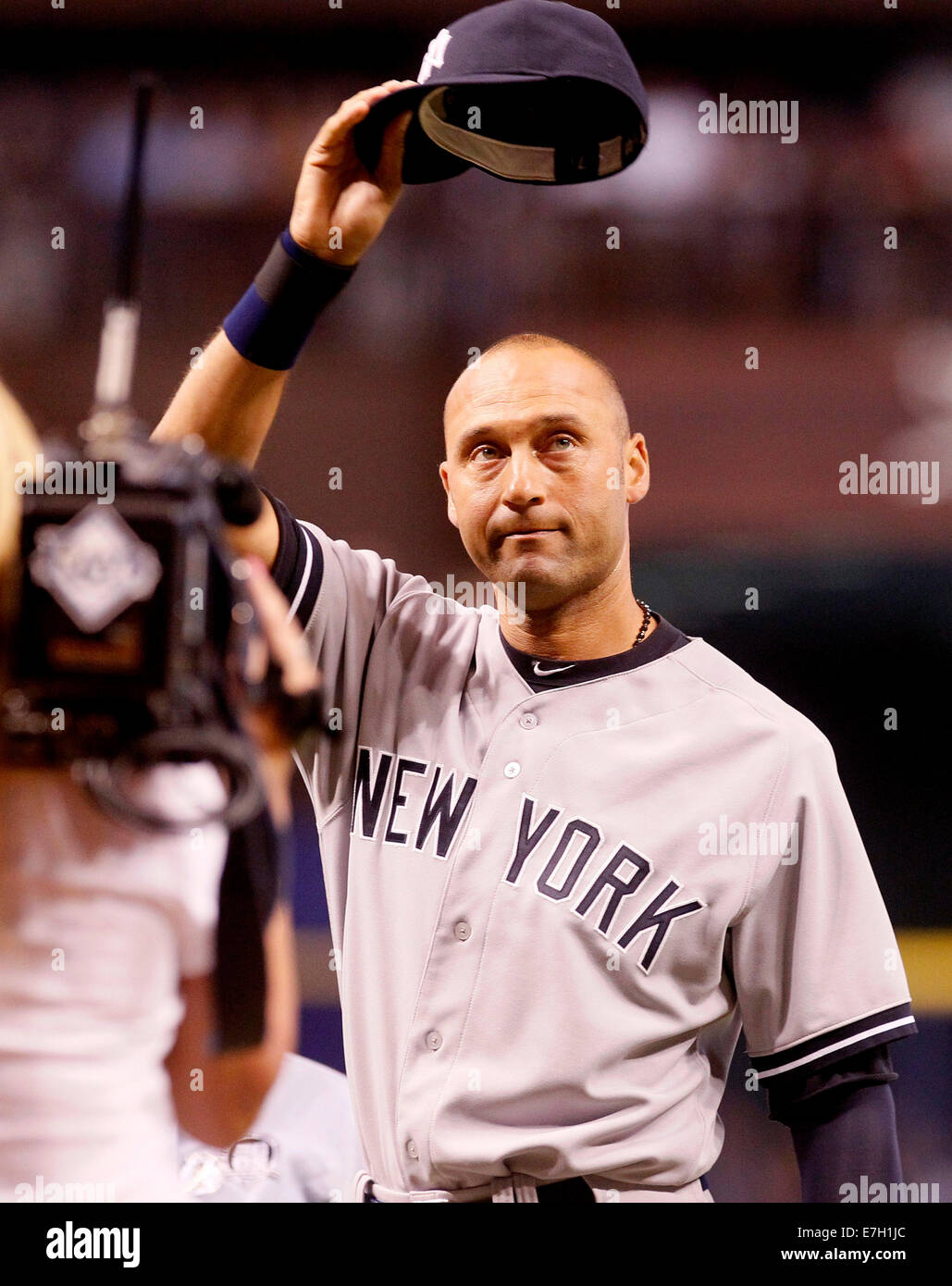 St Ptersburg, Florida, USA. 16th September, 2014.  Retiring New York Yankees SS DEREK JETER (2) raises his cap to salute the crowd as he is honored by the Tampa Bay Rays on the field before the game at Tropicana Field in St. Petersburg. Credit:  ZUMA Press, Inc/Alamy Live News Stock Photo