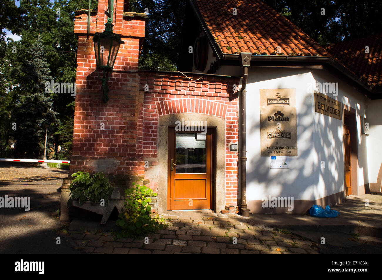 Pivovar Lobkowicz - Baron pivo tmavy lezak 12* 4,7% pullo, image size:1300x953