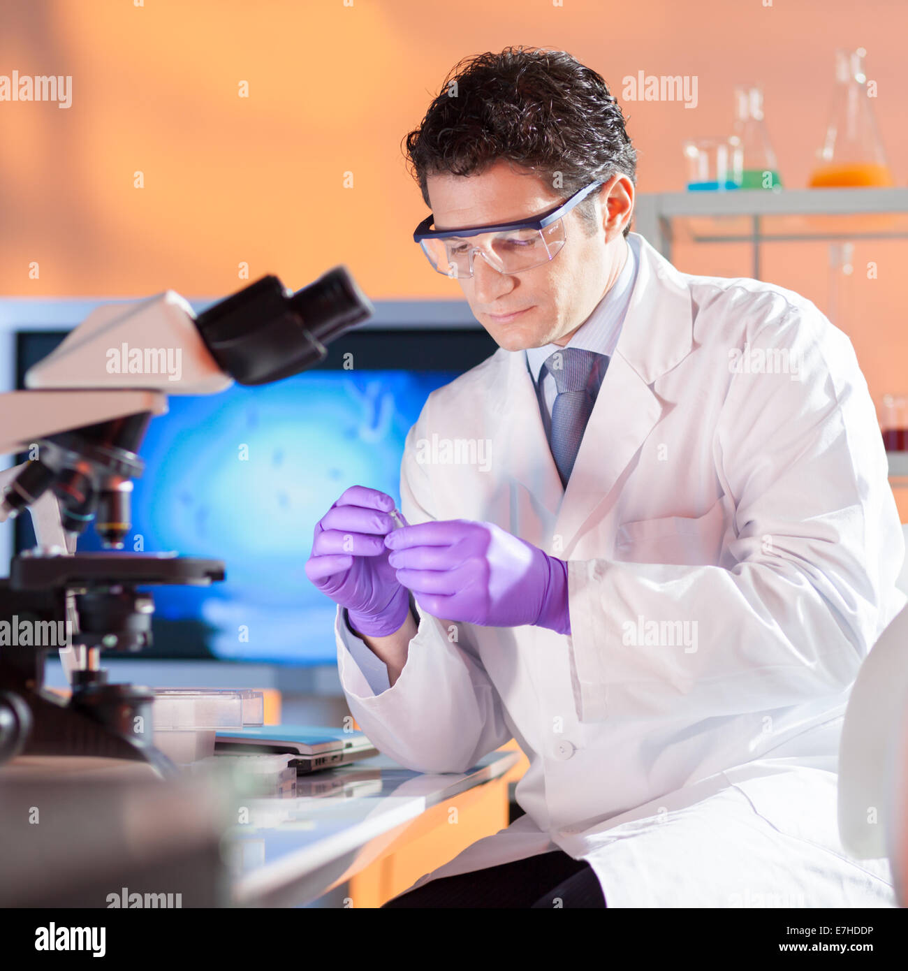 Профессия биолог. Ученые в лаборатории. Научный работник. Женщина ученый. Эксперименты ученых.