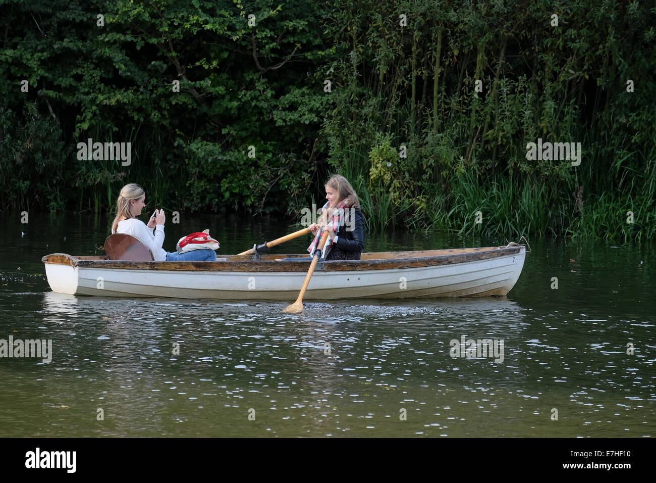 Couple of young women rowing on the River Avon Stock Photo