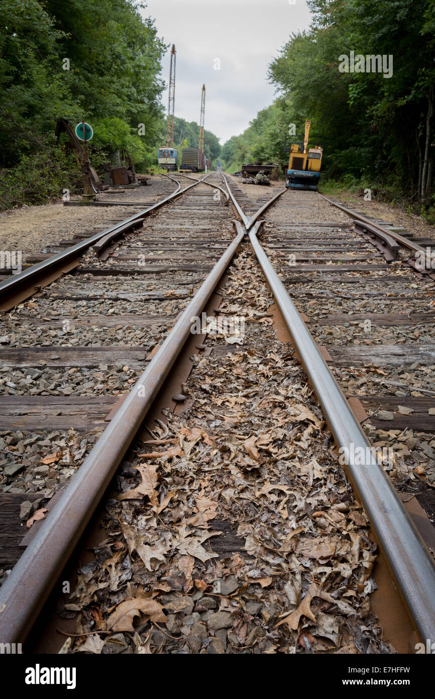 Train lines converging hires stock photography and images Alamy