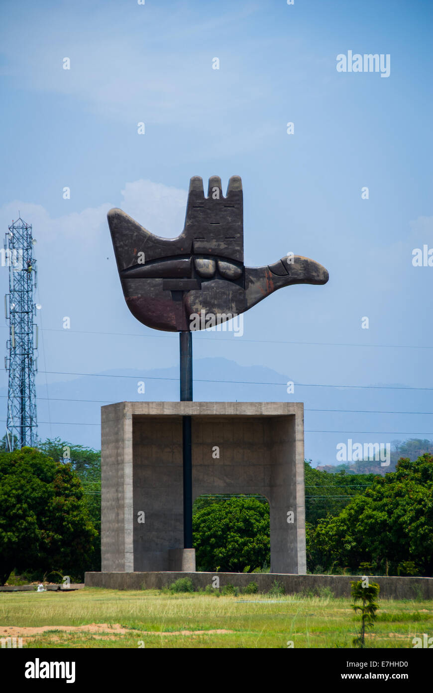 Le Corbusier's 'Open Hand'. Open to receive the city's riches..open to redistribute them to its people.12.5m wide by 8.86 m high Stock Photo