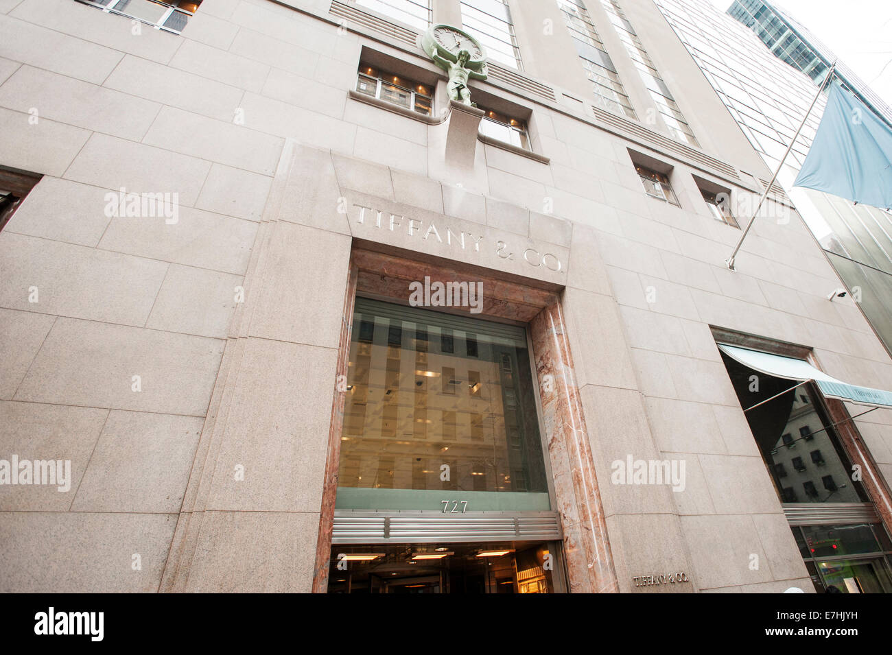Tiffany Co Flagship Store On Fifth Ave Nyc Stock Photo - Download Image Now  - Tiffany & Co, Tiffany's - Manhattan, Fifth Avenue - iStock