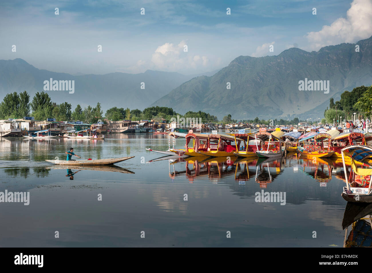 Kashmir, Dal Lake, Boat, House boat, 'Jammu & Kashmir', Srinagar, Shikara, Tourists Stock Photo