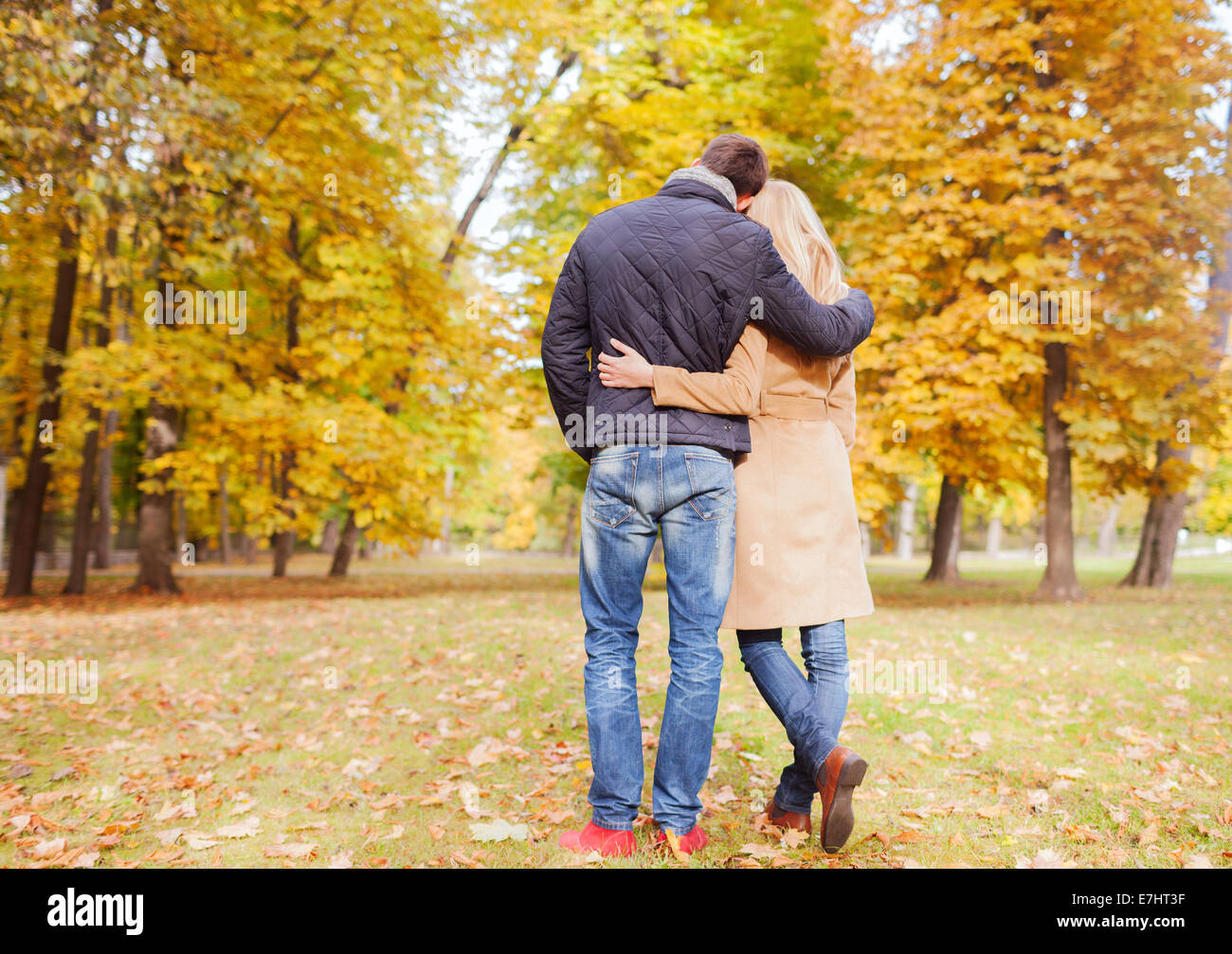 couple hugging in autumn park from back Stock Photo - Alamy