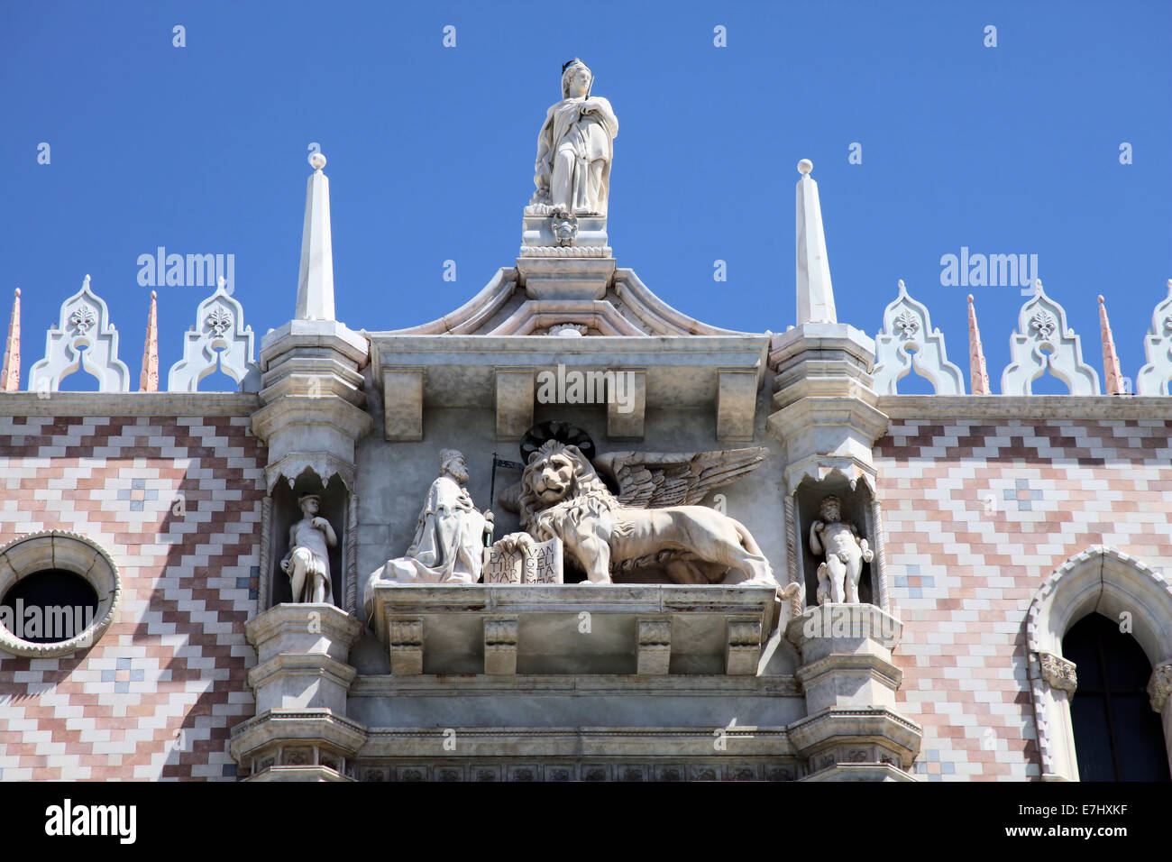 TOP AREA OF ITALIEN BUILDING SHOWING LION Stock Photo