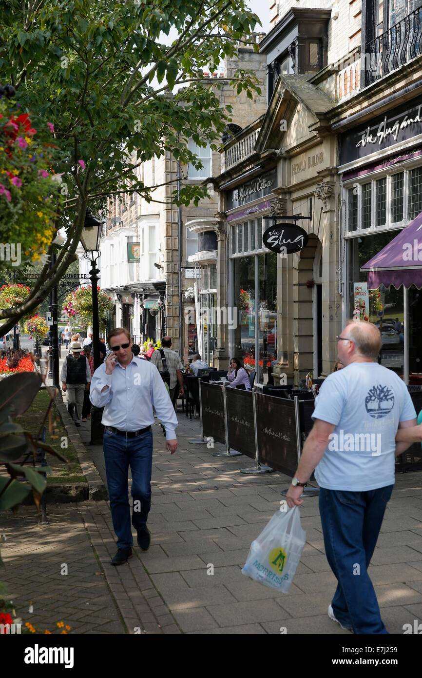 Harrogate Shops and People Stock Photo Alamy