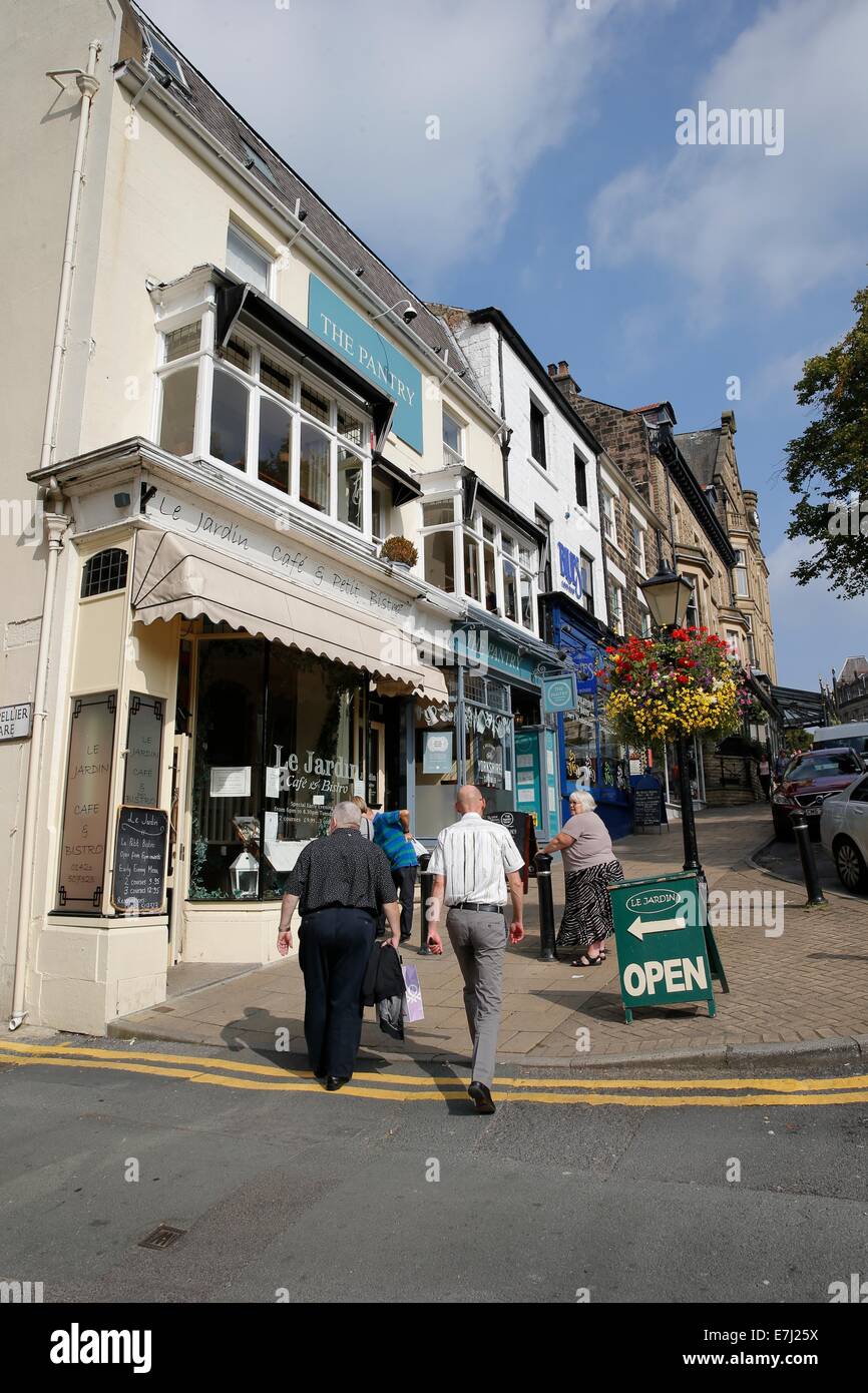 Harrogate Shops and People Stock Photo Alamy