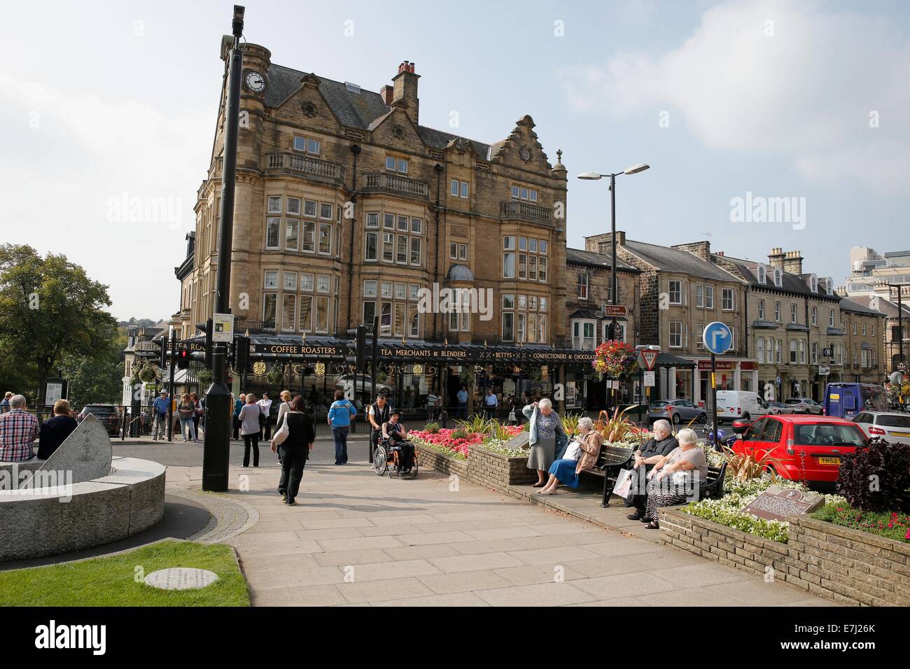 Harrogate Shops and People Stock Photo Alamy