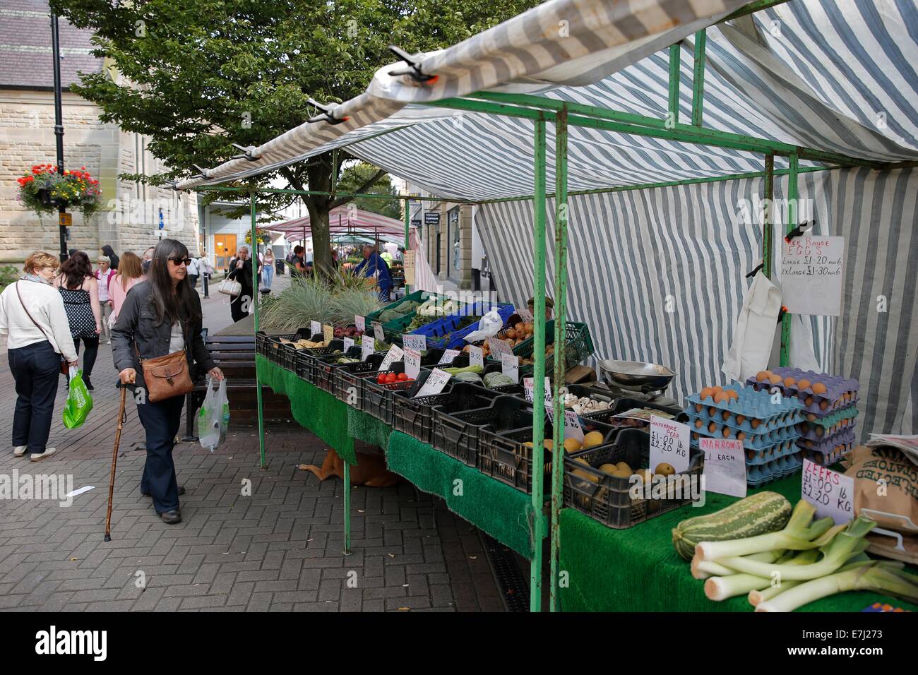 Harrogate Shops and People Stock Photo Alamy