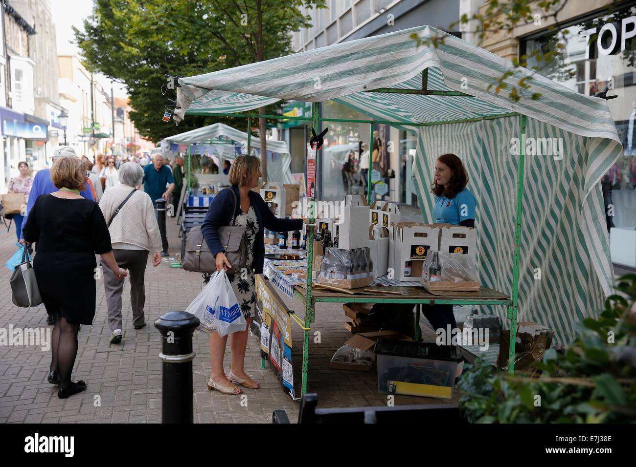 Harrogate Shops and People Stock Photo Alamy