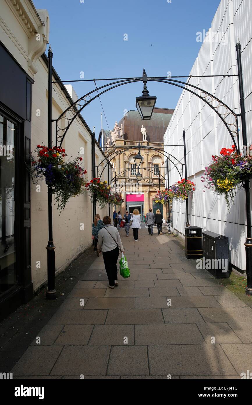 Harrogate Shops and People Stock Photo Alamy