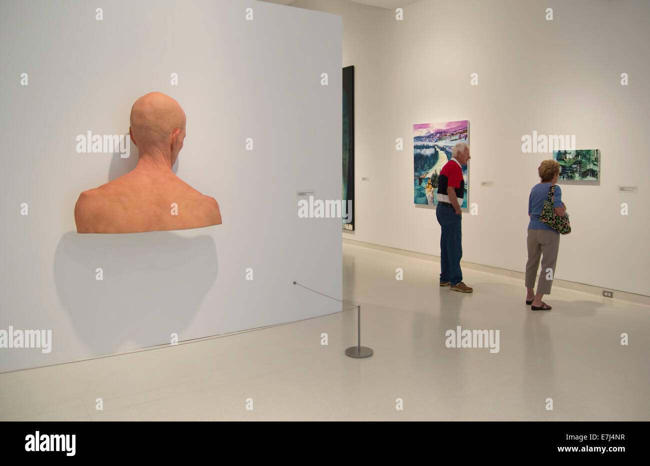 People viewing art in gallery hi-res stock photography and images - Alamy