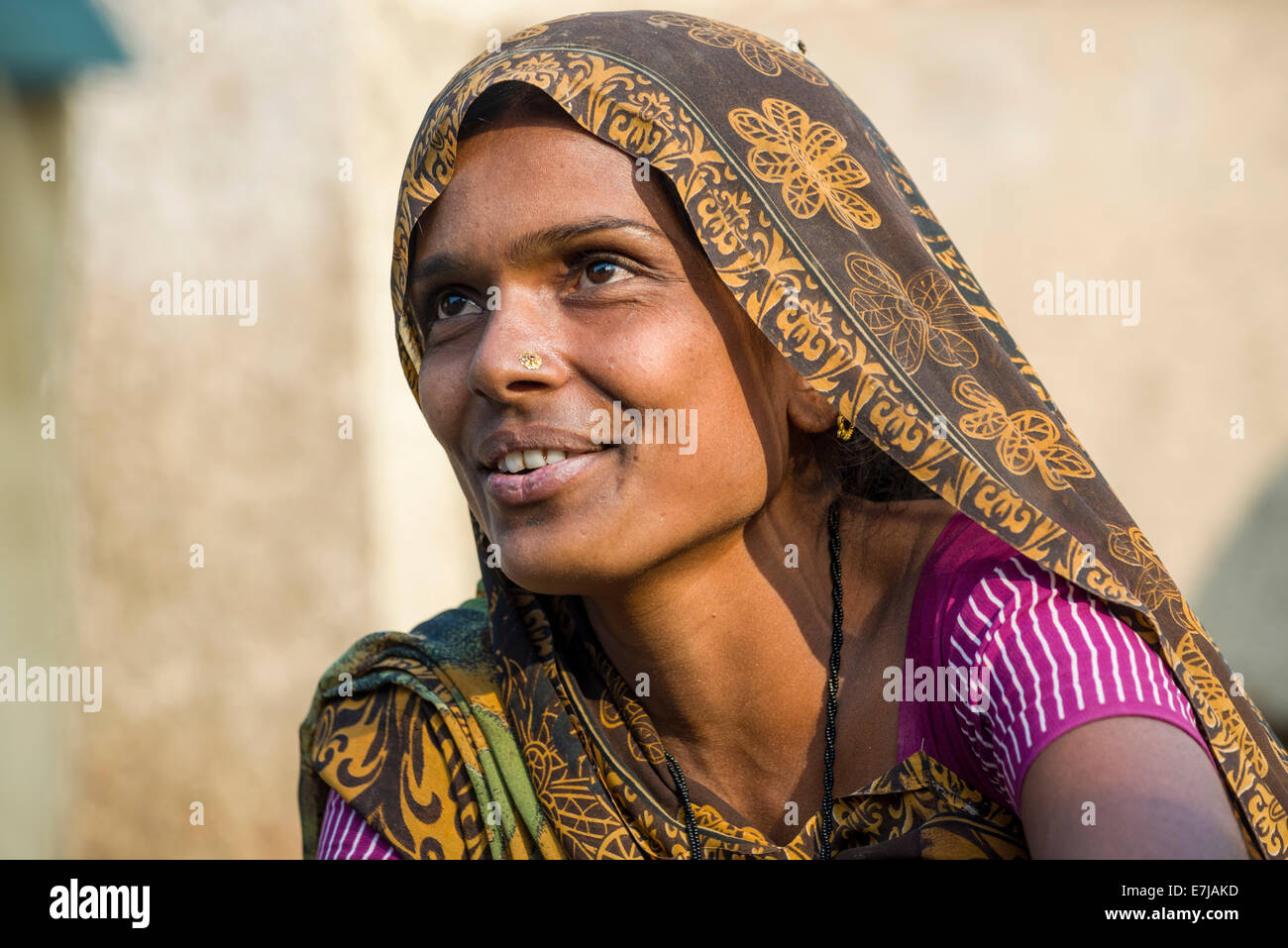 Woman wearing a sari, Bhavnagar, Gujarat, India Stock Photo