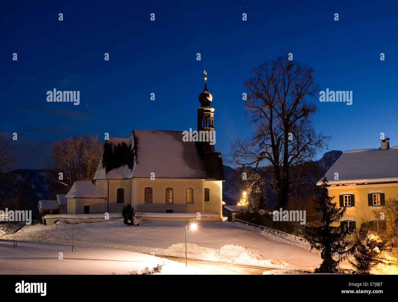 Mondsee austria winter hires stock photography and images Alamy