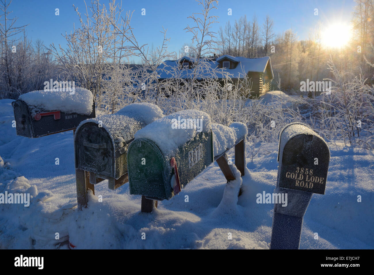 USA, United States, America, Alaska, Fairbanks, Far North, snow, mail box, sun, ray, log, home, winter, rural Stock Photo