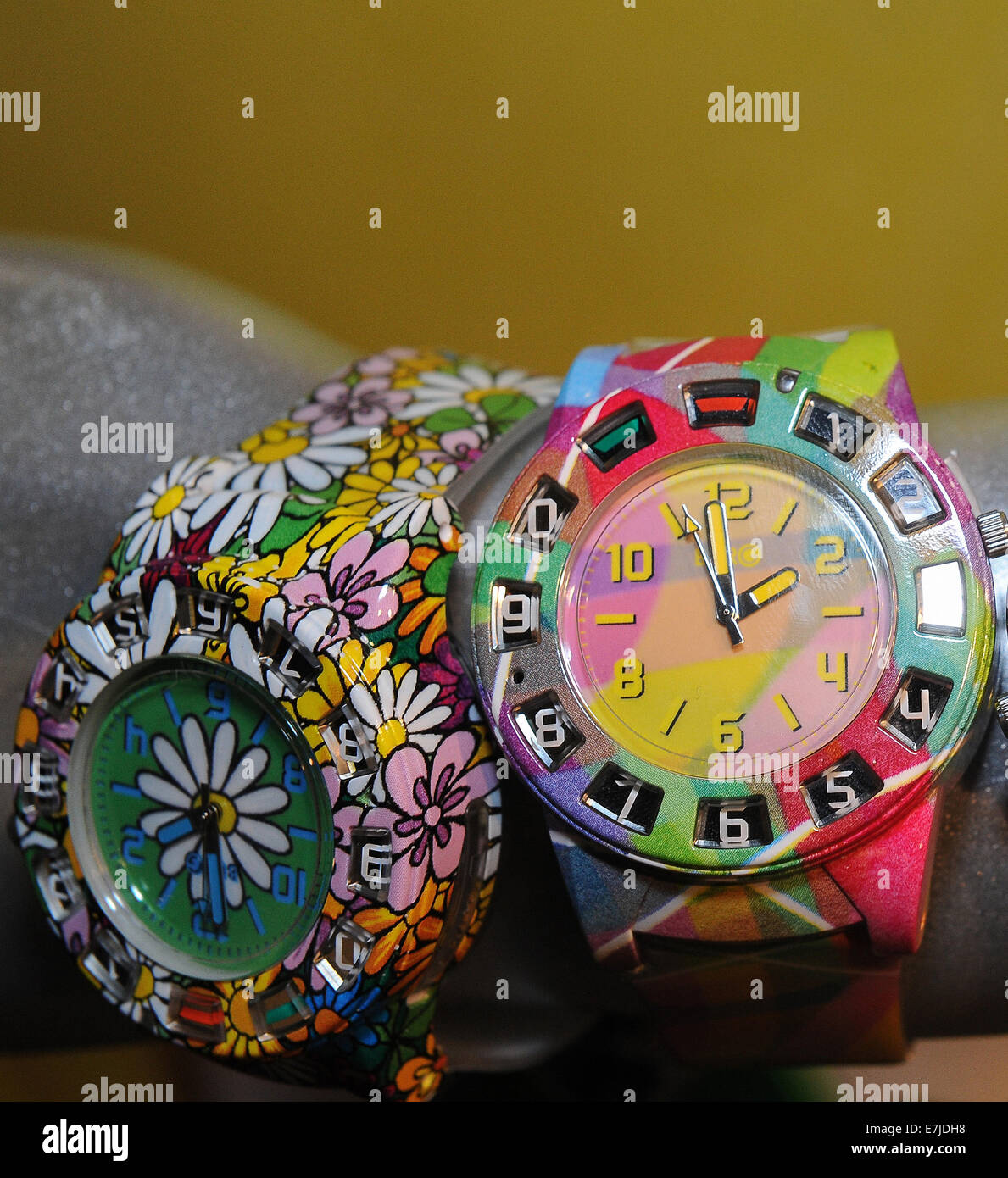 Clocks, Watches, clock, watch, castle, phoning, mobile phone clock, phone clock, Watchphone, wristwatch, colorfully, Stock Photo