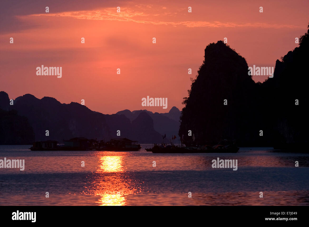 Halong, bay, Vietnam, Northern Vietnam, Asia, South-East Asia, excursion, junk, gulf of Tonkin, sundown, Halong Bay Stock Photo