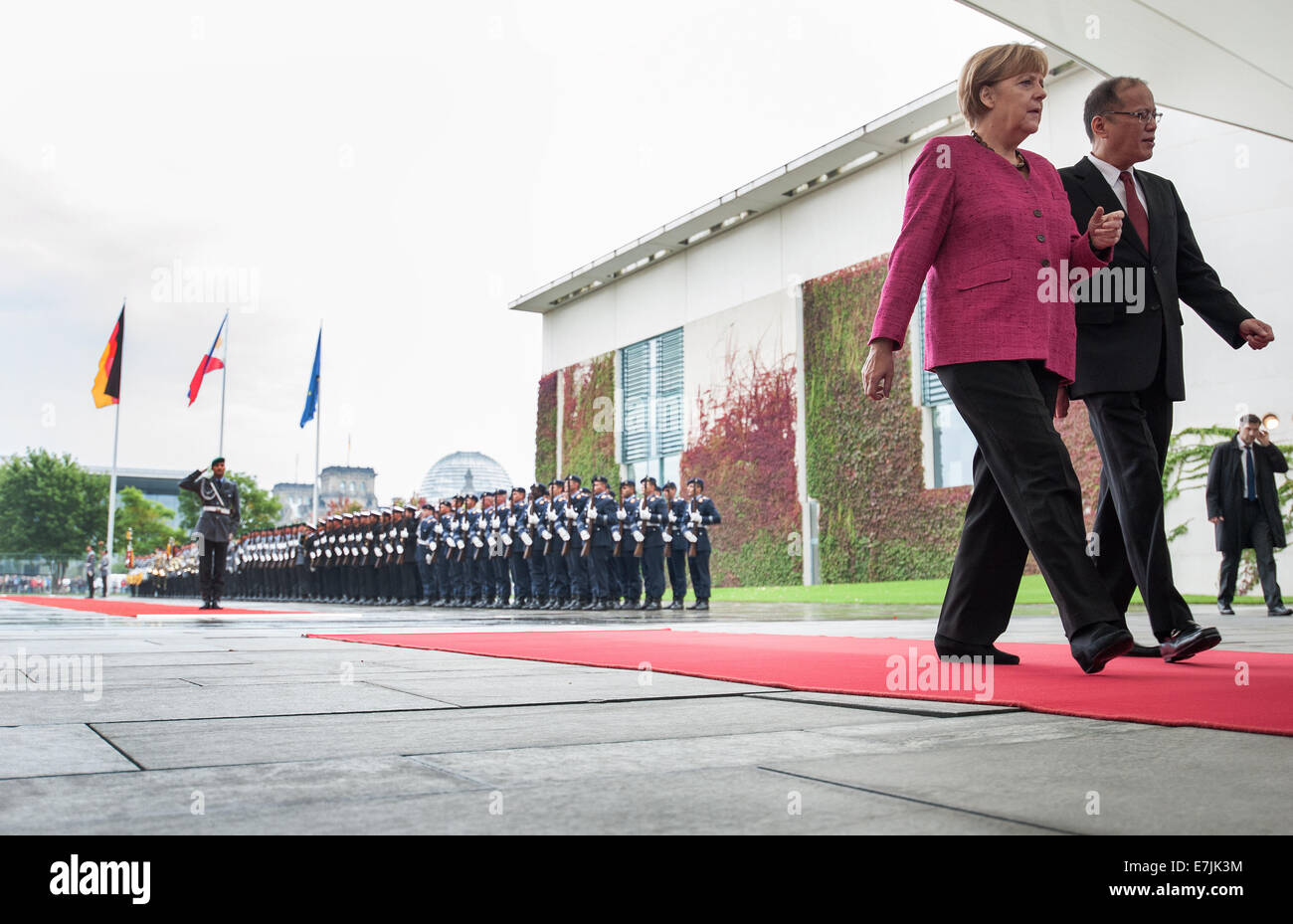 Berlin, Germany. 19th Sep, 2014. German Chancellor Angela Merkel (R) welcomes the Philippine President Benigno Aquino III with military honors outside of the Federal Chancellery in Berlin, Germany, 19 September 2014. Credit:  dpa picture alliance/Alamy Live News Stock Photo